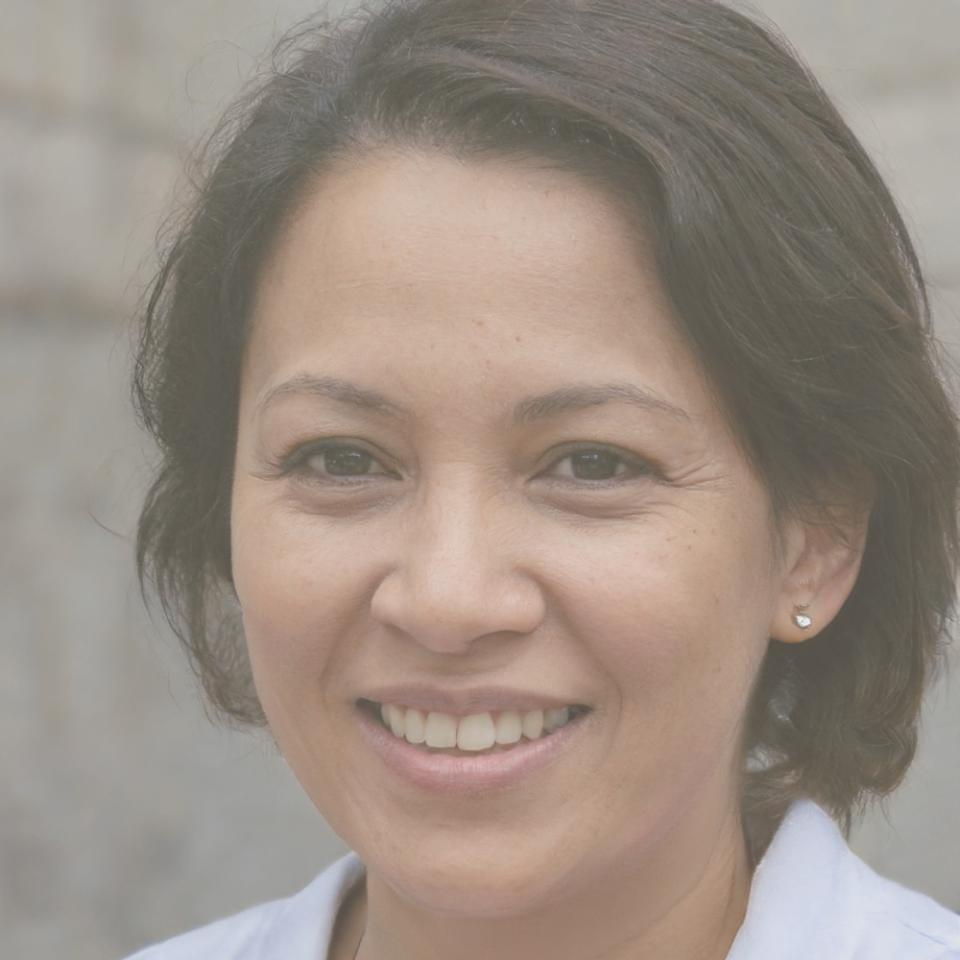 Elena Martínez López, Consultora Senior